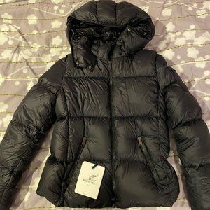 Moncler Fourmi Short Down Jacket
